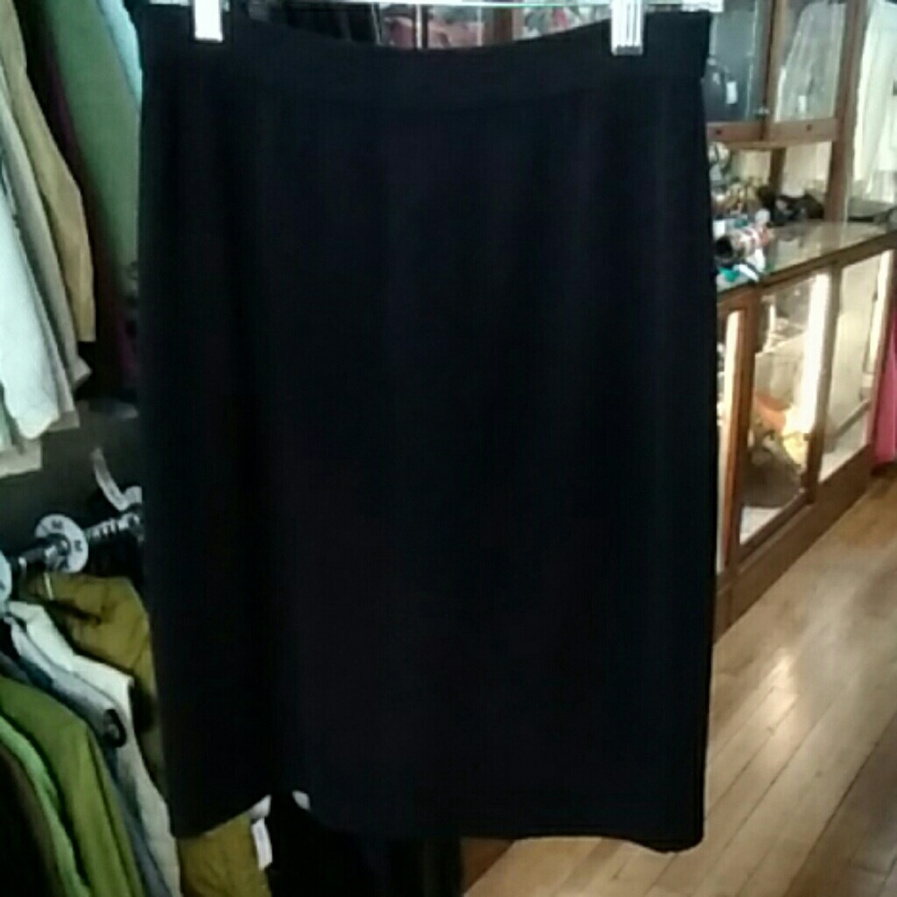 Pre-owned St.John Basics